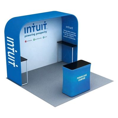 El contexto arqueado abierto empareda la exhibición de la cabina del convenio de la exposición para la feria profesional